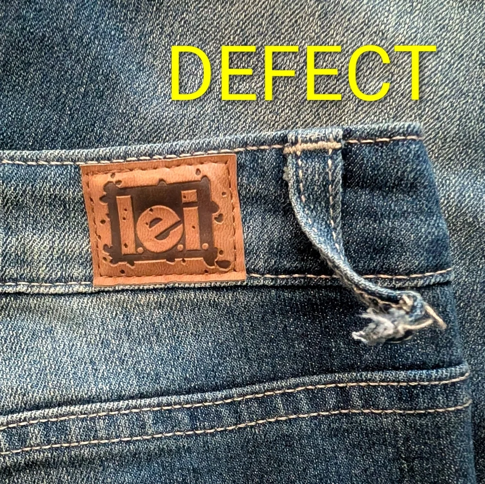 l.e.i Distressed Bootcut Jeans - Picture 4 of 12